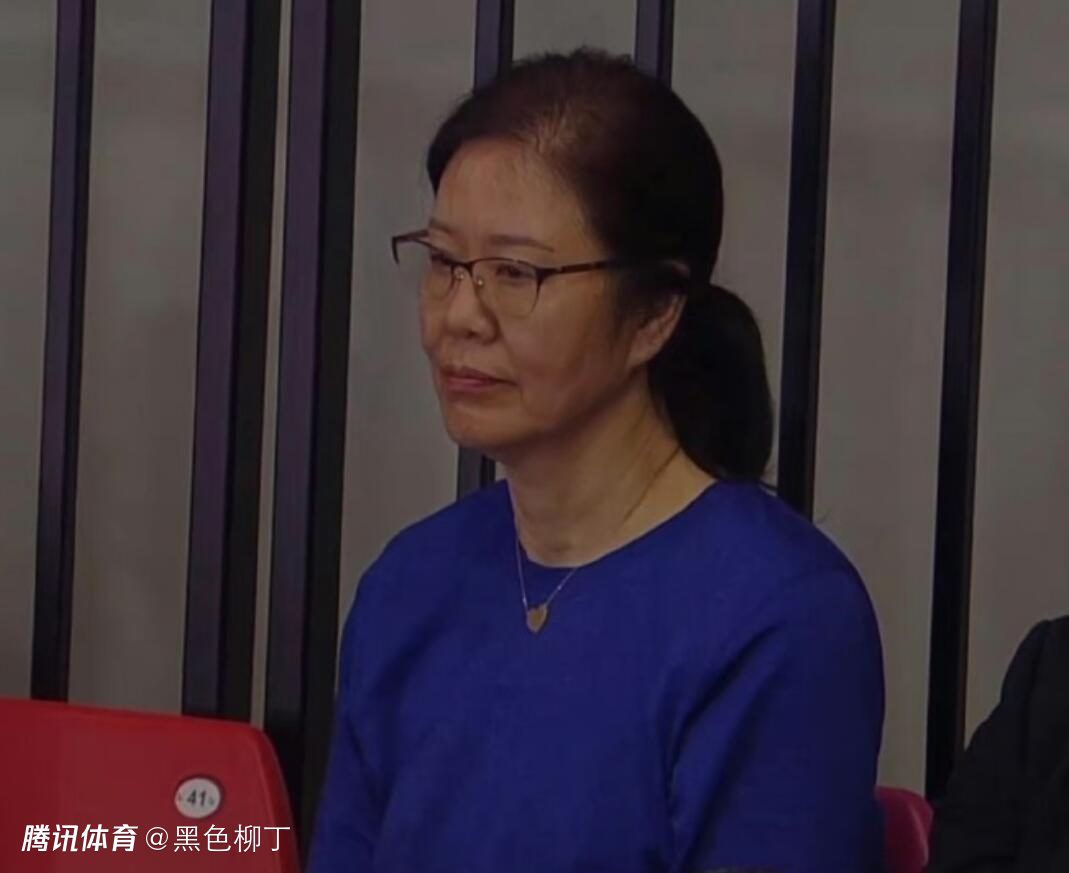 嫩模被蹂躏到高潮呻吟